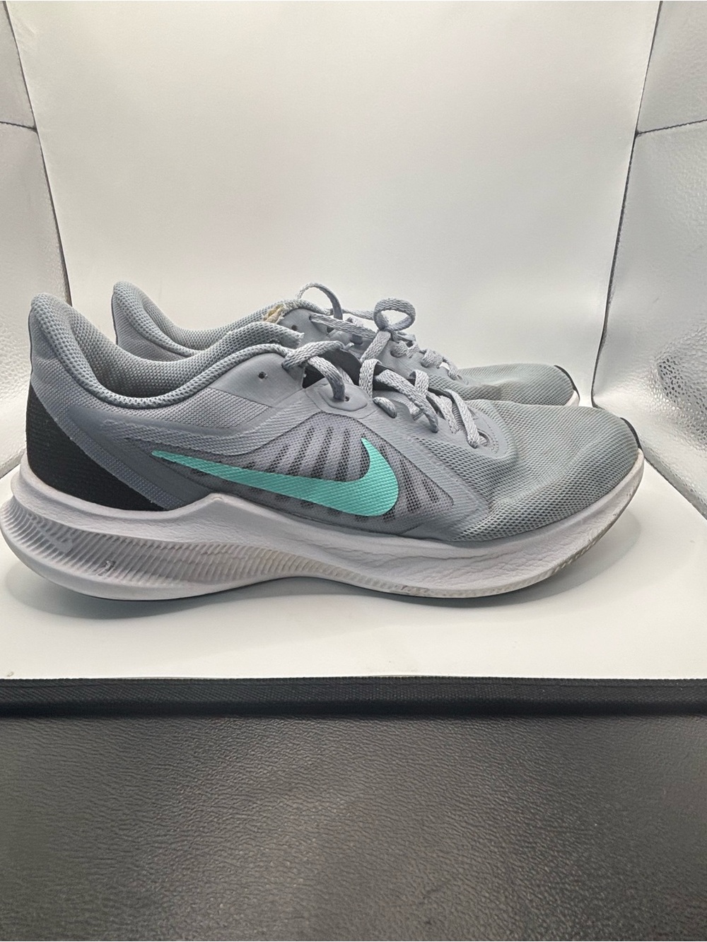 Nike Women’s Light Gray Running Shoes with Teal Swoosh